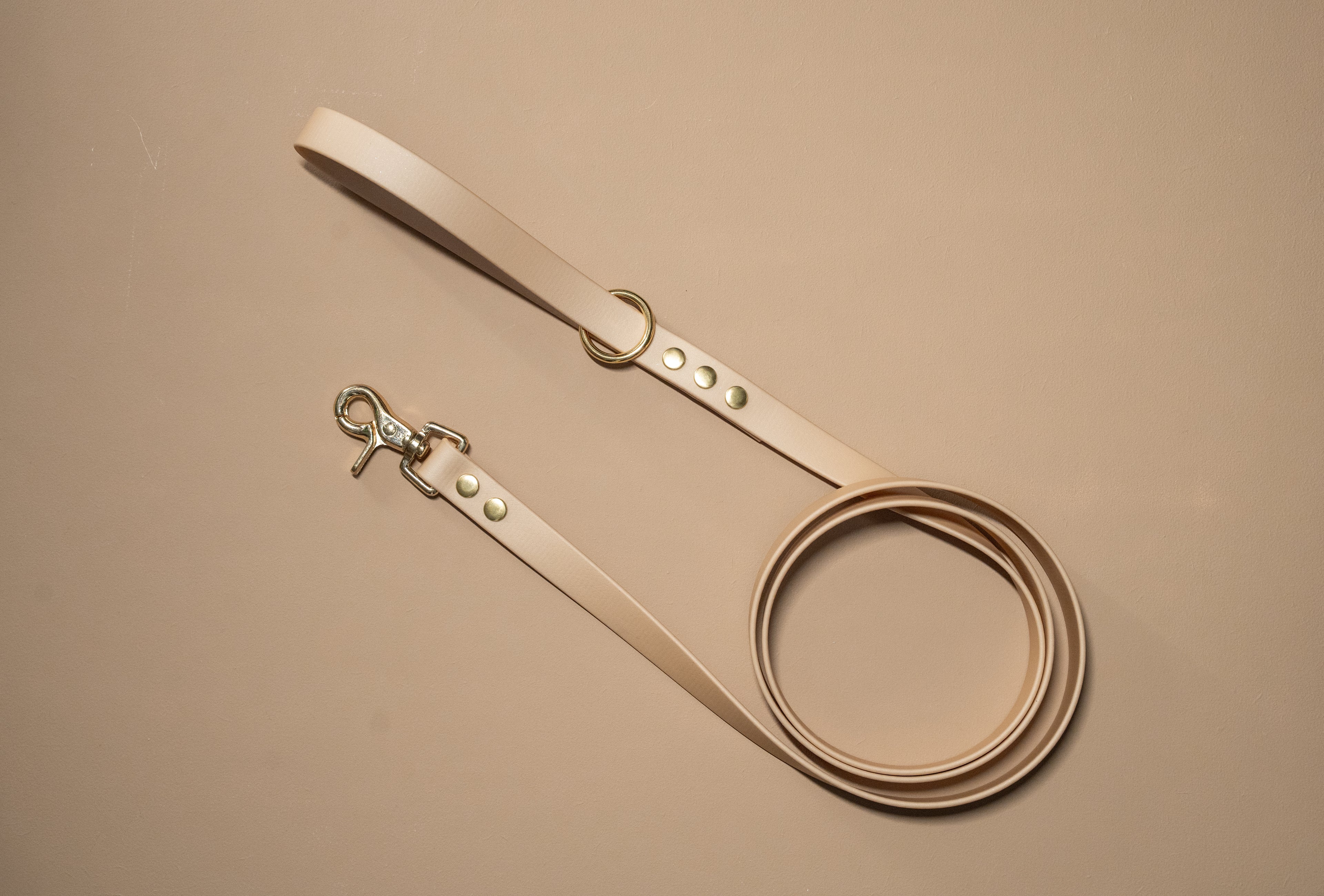 BEIGE | HONDENRIEM 150cm | messing haak