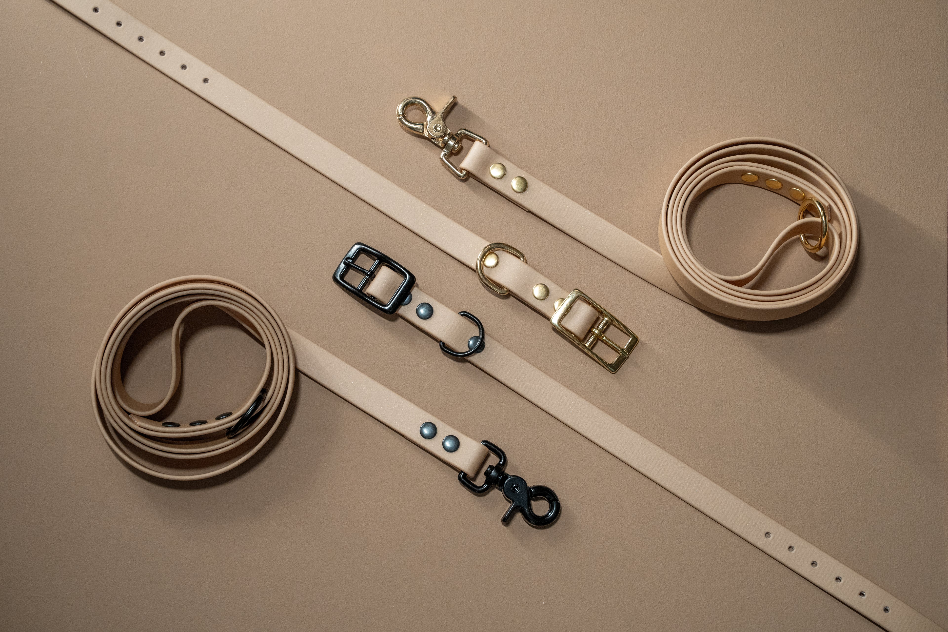 BEIGE | HONDENRIEM 150cm | messing haak